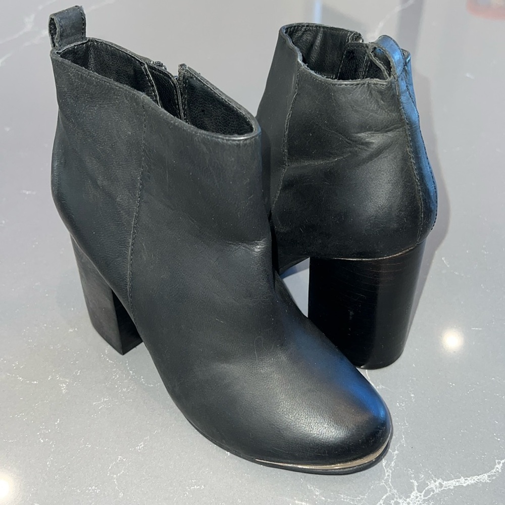 Never worn, Steve Madden Kabella Leather Block Heel Ankle Boots Black US 5.5